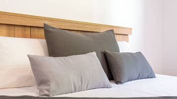 3 slaapkamers, een strijkplank/strijkijzer, gratis wifi, beddengoed