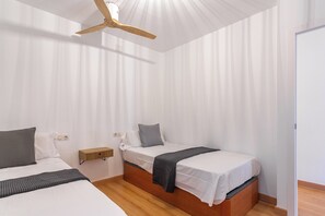 3 室のベッドルーム、アイロン / アイロン台、WiFi (無料)、ベッドシーツ