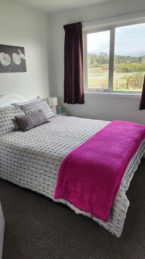 3 chambres, fer et planche à repasser, draps fournis