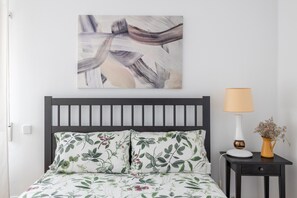 5 bedrooms, bed sheets