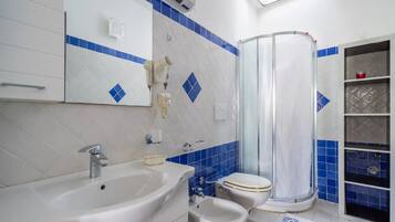 Shower, towels