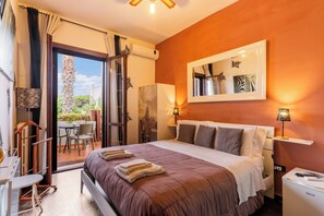 1 bedroom, free WiFi, bed sheets - Room 'Bnb Sottosopra- Camera Zebrata' with Sea View, Wi-Fi and Air Conditioning (Gallipoli)