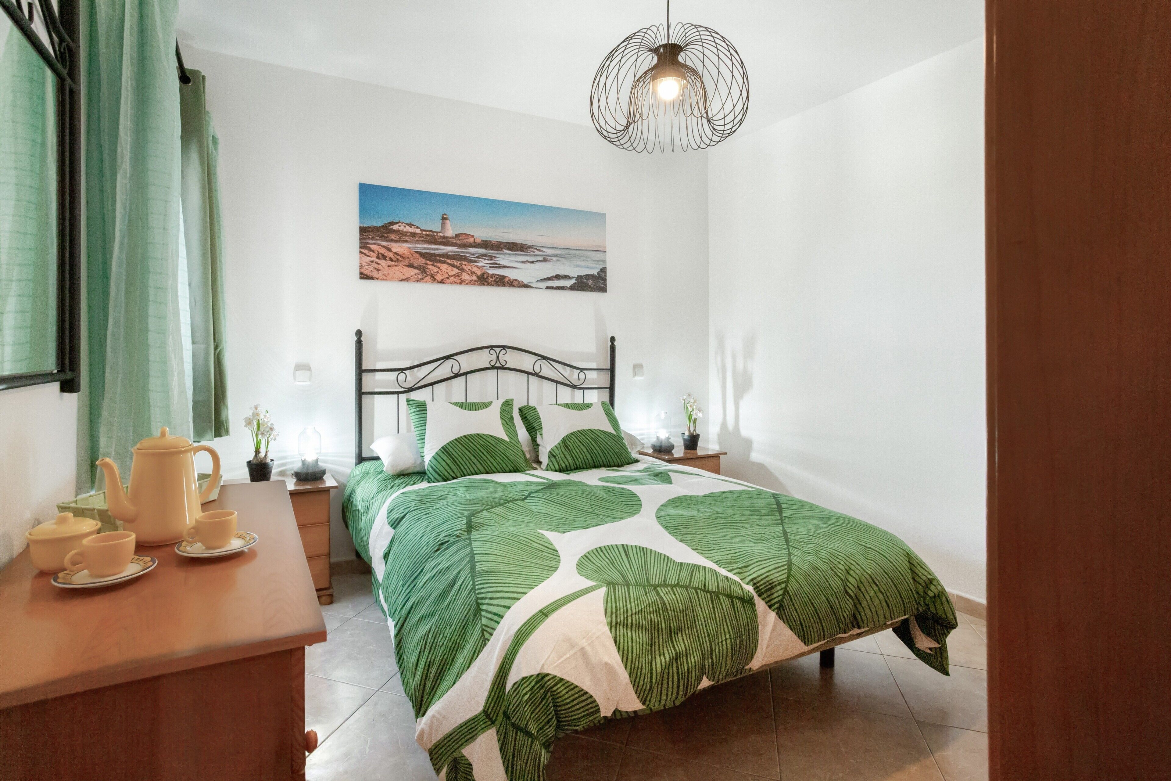 1 habitación, tabla de planchar con plancha, wifi gratis y ropa de cama 