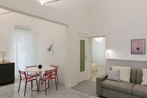 Interior - Apartment 'Studio Zeno' with Wi-Fi and Air Conditioning (Pescara)
