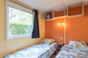 2 室のベッドルーム、アイロン / アイロン台、WiFi (無料)