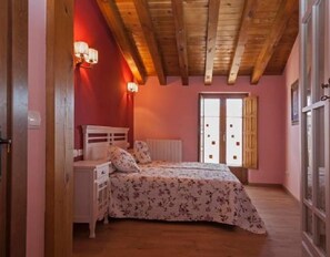 4 bedrooms, free WiFi, bed sheets - Country House 'Montes De Alhama' with Mountain View, Shared Terrace and Wi-Fi (Villarraso)