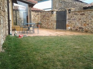 Outdoor dining - Country House 'Montes De Alhama' with Mountain View, Shared Terrace and Wi-Fi (Villarraso)
