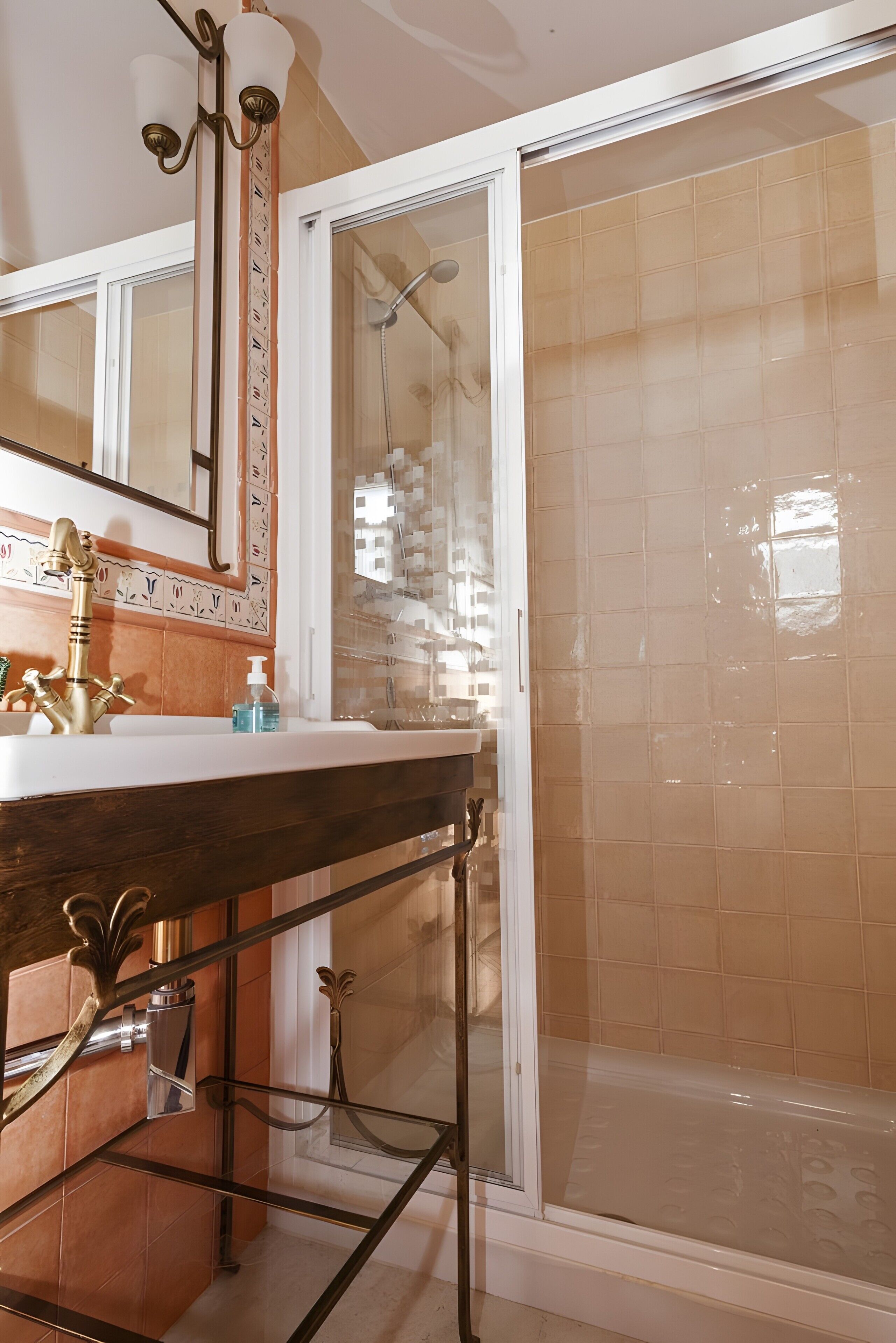 Een douche, handdoeken