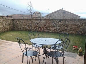 Outdoor dining - Country House 'Montes De Alhama' with Mountain View, Shared Terrace and Wi-Fi (Villarraso)