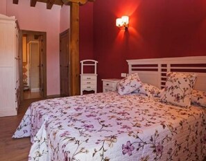 4 bedrooms, free WiFi, bed sheets - Country House 'Montes De Alhama' with Mountain View, Shared Terrace and Wi-Fi (Villarraso)