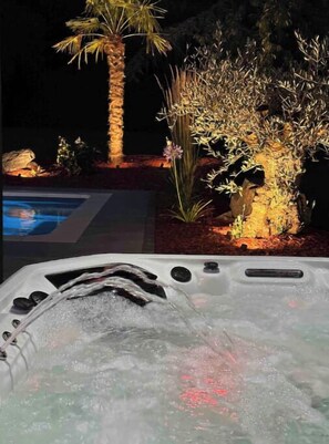 Outdoor spa tub - Upscale 3-bedroom house with spa pool (Pulnoy)