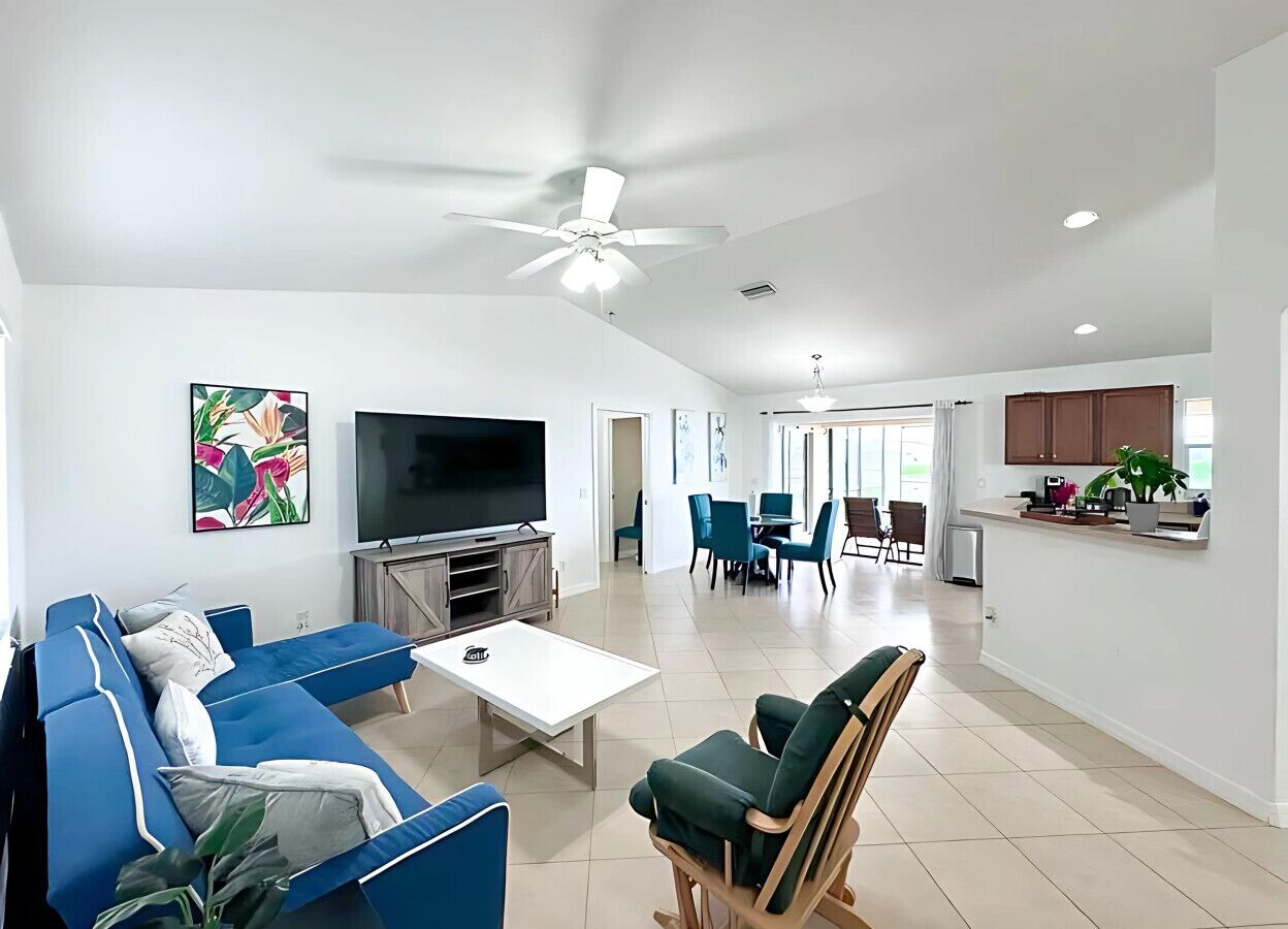 3br Waterfront Views | Pool + Bbq | 3 King Beds | Sleeps 7 | Port Charlotte - Port Charlotte