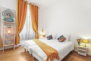 1 habitación, tabla de planchar con plancha, wifi gratis y ropa de cama 
