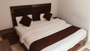 Deluxe Double Room | Soundproofing, free WiFi, bed sheets