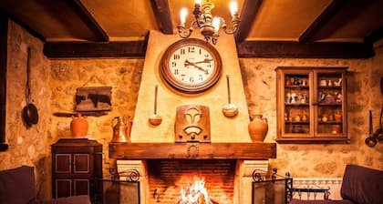 Casa Rural El Manantial near Ciudad Rodrigo with Private Pool and Mountain Views