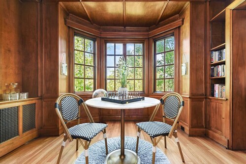 ★ HostWise Stays ★ Charming Squirrel Hill Home with Garage, Near CMU