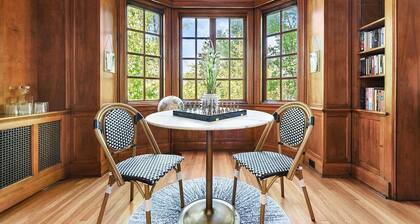 ★ HostWise Stays ★ Charming Squirrel Hill Home with Garage, Near CMU