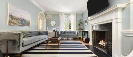 Televisión, estéreo y oficina