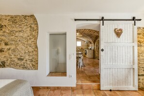 Interior - Holiday Home 'Can Bosch' with Mountain View, Wi-Fi and Air Conditioning (Llançà)