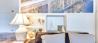 Valdosta Home: Bar, BBQ, Fire Pit + More!