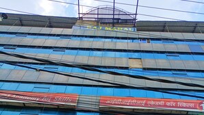 A building with a sign for 'Raj Mahal Rooms & Banquet Hall' and a 'Food Court'. - Raj Mahal Rooms & Banquet Hall (Patna)