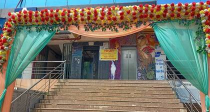 Raj Mahal Rooms & Banquet Hall