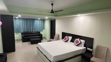 Kamar Mewah, AC | Ruang kerja ramah laptop, tempat tidur lipat/tambahan, dan Wi-Fi gratis