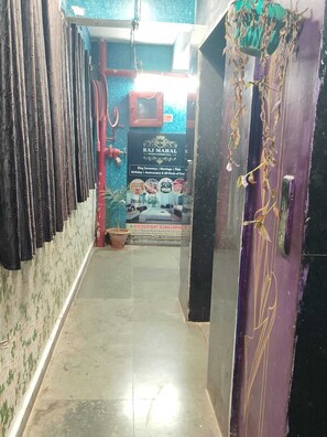 Lobby - Raj Mahal Rooms & Banquet Hall (Patna)