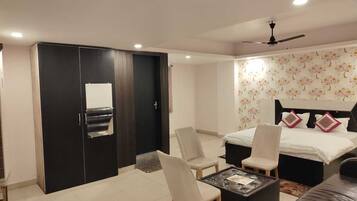 Ruang kerja ramah laptop, tempat tidur lipat/tambahan, dan Wi-Fi gratis