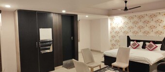 Raj Mahal Rooms & Banquet Hall