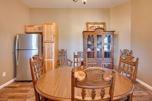 Dining - Hopkinsville Home: Walk to Downtown! (Hopkinsville)
