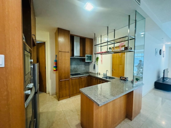 Fridge, microwave, oven, stovetop