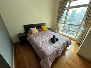 3 bedrooms, iron/ironing board, free WiFi, bed sheets - The BINJAI Presidential Suite (Kuala Lumpur)