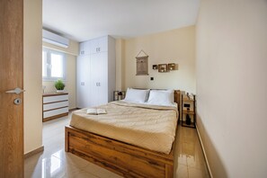 1 bedroom, iron/ironing board, Internet, bed sheets