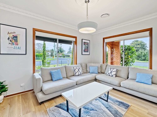 4-Bed Beach House with Garden & Alfresco Dining