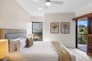 4 bedrooms, desk, iron/ironing board, WiFi - Beachside 4-Bed Retreat with Study Nook & Views (Coolum Beach)