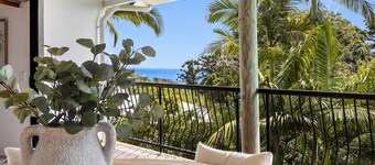 Beachside 4-Bed Retreat with Study Nook & Views