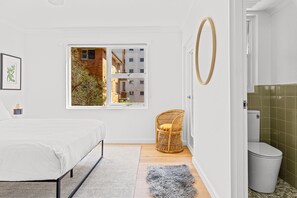 Bedroom 1 - Gorgeous 3-Bed Manly Pad, Short Walk to the Beach (Manly)