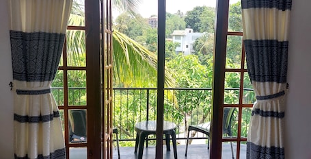 Soundproofing, free WiFi