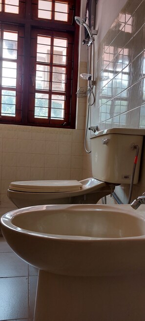 Kamar Double Deluks, pemandangan gunung | Kamar mandi | Sandal, handuk, sabun, dan sampo