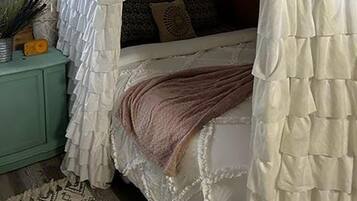 1 habitación, tabla de planchar con plancha, wifi y ropa de cama