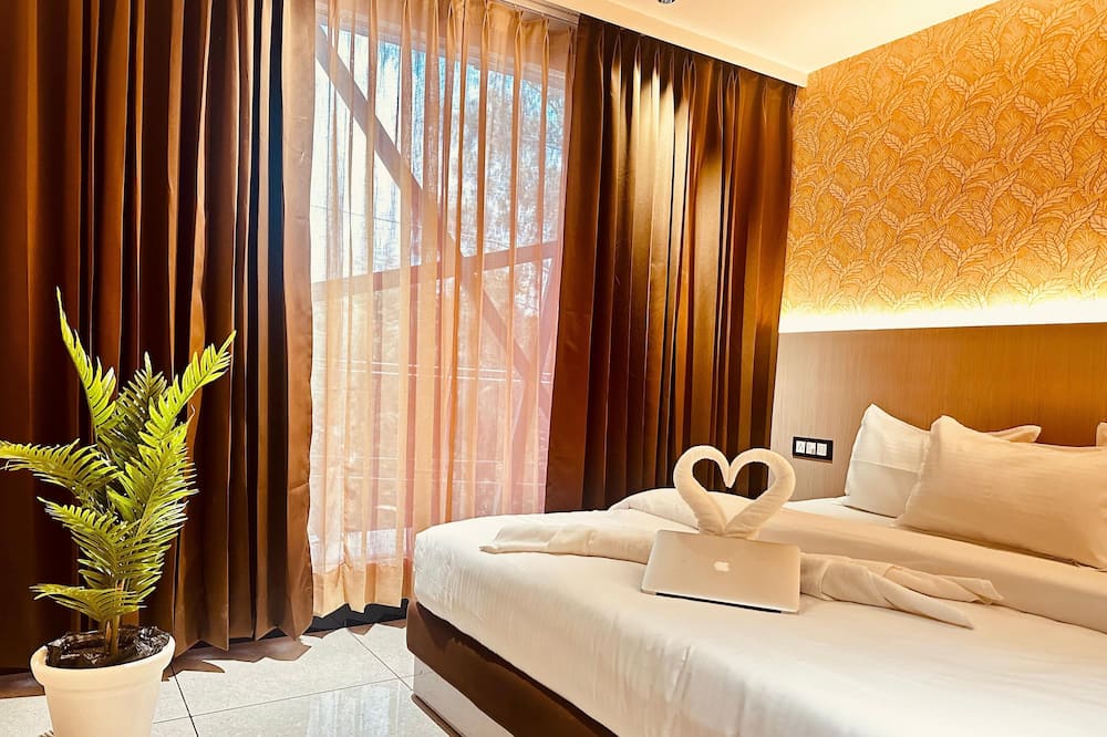 Hotel Shrimmaya