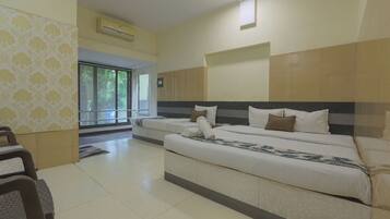 Premium Room | Premium bedding, blackout curtains, soundproofing, iron/ironing board