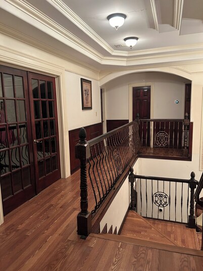 Upstairs bar, palapa, 5 bedroom, king suite, Gig WiFi, great location 