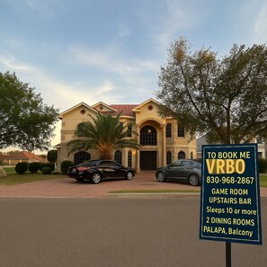 Exterior - Upstairs bar, palapa, 5 bedroom, king suite, Gig WiFi, great location  (Eagle Pass)