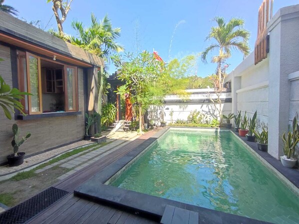 Kolam renang outdoor