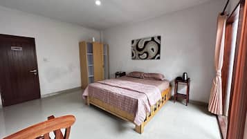 Basic Villa, Balcony, Park View | 3 bedrooms, free WiFi