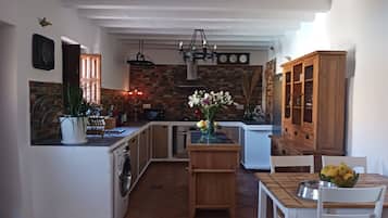 House | Private kitchen | Fridge, microwave, oven, stovetop