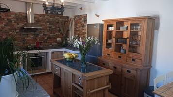 House | Private kitchen | Fridge, microwave, oven, stovetop