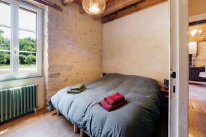 5 chambres, fer et planche à repasser, lit parapluie, Wi-Fi gratuit